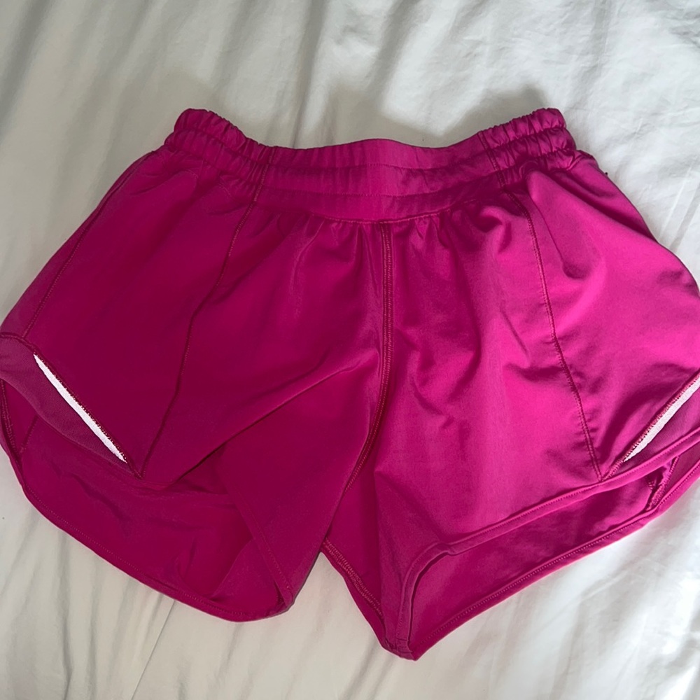 size 4 4 inch lululemon hotty hot shorts